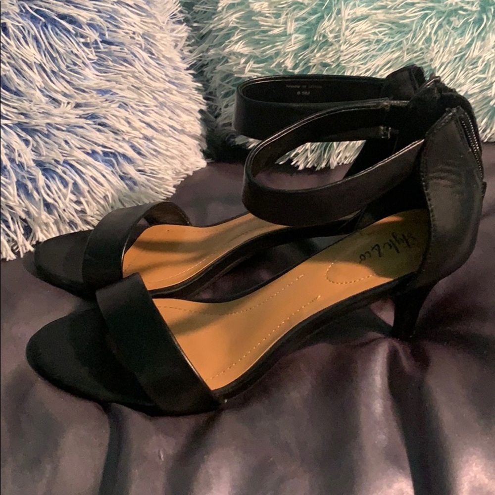 Heels - Picture 2 of 3